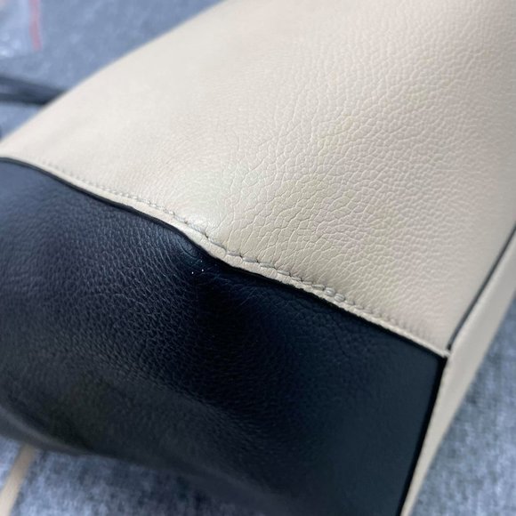 Auth Louis Vuitton Lock Me black and beige like new - Picture 8 of 11